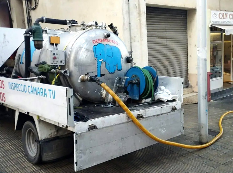 Importancia de limpiezas preventivas en comunidades en Peralta de Calasanz y resto de Huesca