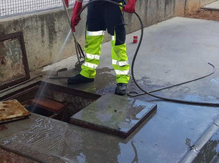Sustitución de tapas de arquetas antivandálicas en Peralta de Calasanz y resto de Huesca